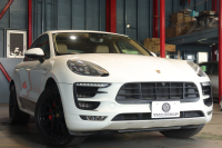 ポルシェ マカン GTS ｽﾎﾟｰﾂｸﾛﾉP　 PASM ｴﾝﾄﾘｰﾄﾞﾗｲﾌﾞ ﾍﾞｰｼﾞｭ半革 ﾊﾟﾉﾗﾏｻﾝﾙｰﾌ PCMﾅﾋﾞ BOSEｻｳﾝﾄﾞ PDLSﾌﾟﾗｽLEDﾍｯﾄﾞｲﾗｲﾄ ｽﾎﾟｰﾂｴｸﾞｿﾞｰｽﾄ ﾚｰﾝﾃﾞｨﾊﾟｰﾁｬｳｫｰﾆﾝｸﾞ ｽﾎﾟｰﾂ+ﾓｰﾄﾞ ｸﾛﾉﾒｰﾀｰ 20ｲﾝﾁRSｽﾊﾟｲﾀﾞｰAW 　2年保証