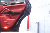 ポルシェ カイエン ﾌﾟﾗﾁﾅｴﾃﾞｨｼｮﾝ　別仕様車 後期ﾓﾃﾞﾙ MY17 ｱｸﾃｨﾌﾞｸﾙｺﾝ ﾚｰﾝﾁｪﾝｼﾞ ﾂｰﾄﾝﾚｻﾞｰｲﾝﾃﾘｱ(ﾚｯﾄﾞ/ﾌﾞﾗｯｸ) 赤革ｼｰﾄ 14way電動ｼｰﾄ ﾊﾟﾉﾗﾏｻﾝﾙｰﾌ PCMﾅﾋﾞ BOSEｻｳﾝﾄﾞ CarPlay 20ｲﾝﾁRSｽﾊﾟｲﾀﾞｰAW　2年保証