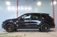 ポルシェ カイエン ﾌﾟﾗﾁﾅｴﾃﾞｨｼｮﾝ　別仕様車 後期ﾓﾃﾞﾙ MY17 ｱｸﾃｨﾌﾞｸﾙｺﾝ ﾚｰﾝﾁｪﾝｼﾞ ﾂｰﾄﾝﾚｻﾞｰｲﾝﾃﾘｱ(ﾚｯﾄﾞ/ﾌﾞﾗｯｸ) 赤革ｼｰﾄ 14way電動ｼｰﾄ ﾊﾟﾉﾗﾏｻﾝﾙｰﾌ PCMﾅﾋﾞ BOSEｻｳﾝﾄﾞ CarPlay 20ｲﾝﾁRSｽﾊﾟｲﾀﾞｰAW　2年保証