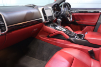 ポルシェ カイエン ﾌﾟﾗﾁﾅｴﾃﾞｨｼｮﾝ　別仕様車 後期ﾓﾃﾞﾙ MY17 ｱｸﾃｨﾌﾞｸﾙｺﾝ ﾚｰﾝﾁｪﾝｼﾞ ﾂｰﾄﾝﾚｻﾞｰｲﾝﾃﾘｱ(ﾚｯﾄﾞ/ﾌﾞﾗｯｸ) 赤革ｼｰﾄ 14way電動ｼｰﾄ ﾊﾟﾉﾗﾏｻﾝﾙｰﾌ PCMﾅﾋﾞ BOSEｻｳﾝﾄﾞ CarPlay 20ｲﾝﾁRSｽﾊﾟｲﾀﾞｰAW　2年保証