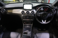メルセデスベンツ GLA GLA220 4MATIC ﾌﾟﾚﾐｱﾑP ﾚｰﾀﾞｰSP　後期ﾓﾃﾞﾙ 黒革 ﾊﾟﾉﾗﾏｻﾝﾙｰﾌ 8ｲﾝﾁﾜｲﾄﾞﾅﾋﾞ CarPlay harman/kardonｻｳﾝﾄﾞ LEDﾍｯﾄﾞﾗｲﾄ ｱｸﾃｨﾌﾞｸﾙｺﾝ 自動ﾘｱｹﾞｰﾄ 18ｲﾝﾁｱﾙﾐ　2年保証