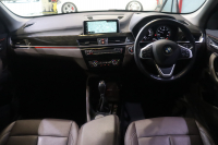BMW X1 xDrive 18d Xﾗｲﾝ ﾊｲﾗｲﾝ&ｺﾝﾌｫｰﾄP ｱﾄﾞﾊﾞﾝｽﾄﾞｱｸﾃｨﾌﾞSP　中期 ﾀﾞｺﾀﾚｻﾞｰ(ﾓｶ) 第6世代iDriveﾅﾋ ｱｸﾃｨﾌﾞｸﾙｺﾝ ﾍｯﾄﾞｱｯﾌﾟﾃﾞｨｽﾌﾟﾚｲ ｽﾗｲﾃﾞｨﾝｸﾞﾘﾔｼｰﾄ LEDﾍｯﾄﾞﾗｲﾄ 専用ｴｸｽﾃﾘｱ&18ｲﾝﾁｱﾙﾐ 自動Rｹﾞｰﾄ　2年保証