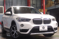 BMW X1 X1 xDrive 18d Xﾗｲﾝ ﾊｲﾗｲﾝ&ｺﾝﾌｫｰﾄP　ﾄﾞﾗｲﾋﾞﾝｸﾞｱｼｽﾄﾌﾟﾗｽ ﾓｶﾚｻﾞｰ 純正ﾅﾋﾞ ﾍｯﾄﾞｱｯﾌﾟﾃﾞｨｽﾌﾟﾚｲ ｱｸﾃｨﾌﾞｸﾙｺﾝ LEDﾍｯﾄﾞﾗｲﾄ ｱﾝﾋﾞｴﾝﾄﾗｲﾄ 専用ｴｸｽﾃﾘｱ ｳｯﾄﾞｲﾝﾃﾘｱﾄﾘﾑ OP19ｲﾝﾁAW 有償色　2年保証