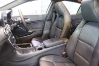 メルセデスベンツ GLA GLA220 4MATIC ﾗｸﾞｼﾞｭｱﾘｰPKG ﾚｰﾀﾞｰSP　後期最終ﾓﾃﾞﾙ ACC BSM 黒革 ﾋｰﾀｰ ﾊﾟﾉﾗﾏSR 純正ﾅﾋﾞ TV Bｶﾒﾗ Blouetoothｵｰﾃﾞｨｵ LEDﾍｯﾄﾞﾗｲﾄ 自動Rｹﾞｰﾄ 純正18ｲﾝﾁAW　2年保証