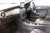 メルセデスベンツ GLA GLA220 4MATIC ﾗｸﾞｼﾞｭｱﾘｰPKG ﾚｰﾀﾞｰSP　後期最終ﾓﾃﾞﾙ ACC BSM 黒革 ﾋｰﾀｰ ﾊﾟﾉﾗﾏSR 純正ﾅﾋﾞ TV Bｶﾒﾗ Blouetoothｵｰﾃﾞｨｵ LEDﾍｯﾄﾞﾗｲﾄ 自動Rｹﾞｰﾄ 純正18ｲﾝﾁAW　2年保証