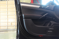 ポルシェ カイエン GTS ｽﾎﾟｰﾂｸﾛﾉﾊﾟｯｹｰｼﾞ ﾚｻﾞｰｲﾝﾃﾘｱﾊﾟｯｹｰｼﾞ　後期ﾓﾃﾞﾙ ｱﾙｶﾝﾀﾗ/ﾌﾞﾗｯｸﾚｻﾞｰｼｰﾄ ﾊﾟﾉﾗﾏｻﾝﾙｰﾌ ﾅﾋﾞTV ﾊﾞｯｸｶﾒﾗ ﾊﾟｰｷﾝｸﾞｾﾝｻｰ PDLS付ﾍｯﾄﾞﾗｲﾄ ﾚｯﾄﾞｷｬﾘﾊﾟｰ 純正21ｲﾝﾁｸﾗｼｯｸAW　2年保証