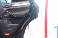 ポルシェ カイエン GTS ｽﾎﾟｰﾂｸﾛﾉﾊﾟｯｹｰｼﾞ ﾚｻﾞｰｲﾝﾃﾘｱﾊﾟｯｹｰｼﾞ　後期ﾓﾃﾞﾙ ｱﾙｶﾝﾀﾗ/ﾌﾞﾗｯｸﾚｻﾞｰｼｰﾄ ﾊﾟﾉﾗﾏｻﾝﾙｰﾌ ﾅﾋﾞTV ﾊﾞｯｸｶﾒﾗ ﾊﾟｰｷﾝｸﾞｾﾝｻｰ PDLS付ﾍｯﾄﾞﾗｲﾄ ﾚｯﾄﾞｷｬﾘﾊﾟｰ 純正21ｲﾝﾁｸﾗｼｯｸAW　2年保証