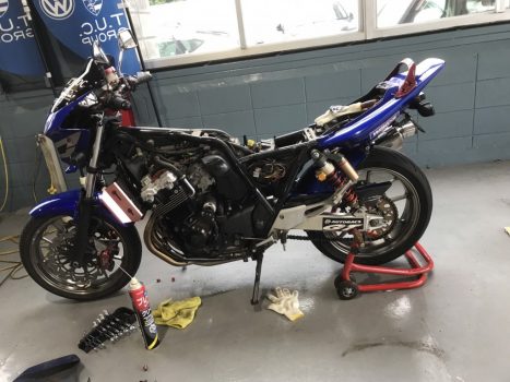 Cb400sfｽﾍﾟｯｸ3 Nc39 プラグ交換の巻 Suv専門 T U C Group戸田店 Tucグループ10店舗目の専門店はsuv Sport Utility Vehicle に特化したスペシャルショップ