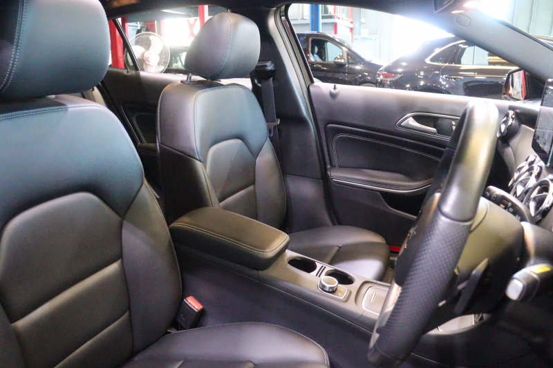 メルセデスベンツ GLA250 4MATIC 中古輸入SUV パノラマSR装備で毎日を快適に