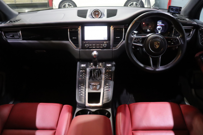 ポルシェ マカン S スポーツクロノPで楽しむラグジュアリーSUV