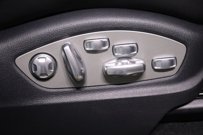 ポルシェ マカン S スポーツクロノPで楽しむラグジュアリーSUV