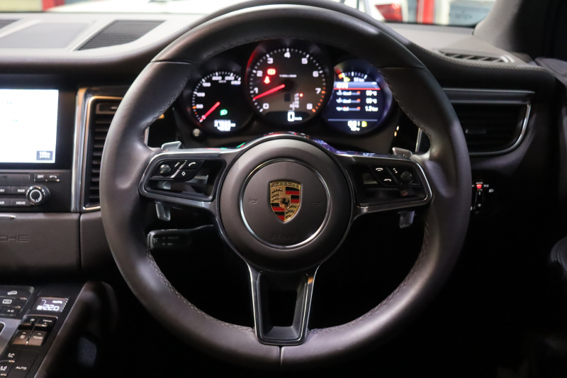 ポルシェ マカン S エントリードライブ サドルブラウン内装で楽しむSUV