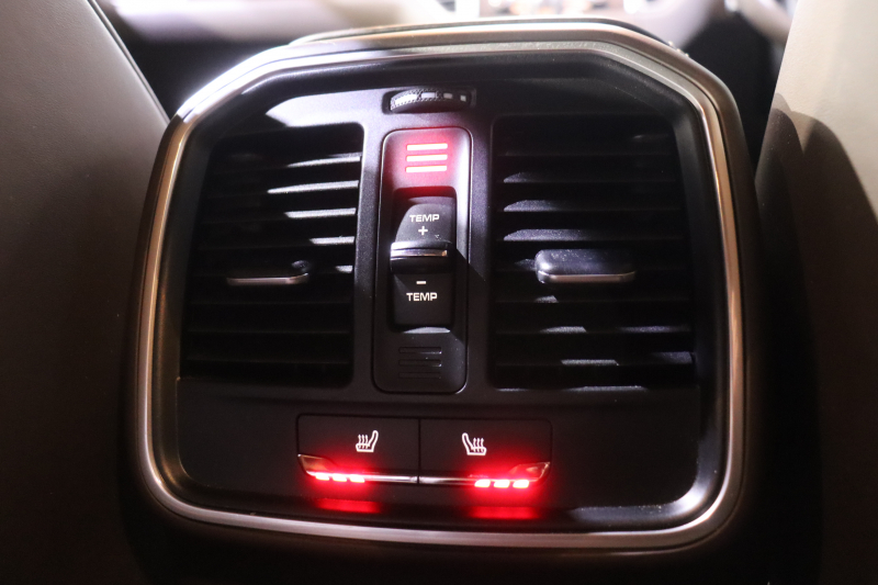 ポルシェ マカン S エントリードライブ サドルブラウン内装で楽しむSUV