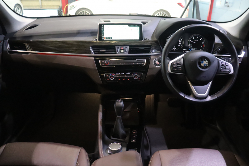 BMW X1 xDrive18d Xライン モカレザーが映える上質コンパクトSUV