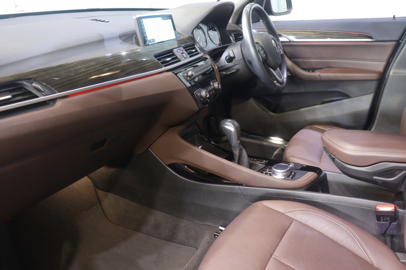 上質さと実用性を兼ね備えた BMW X1 xDrive18d Xラインをご紹介