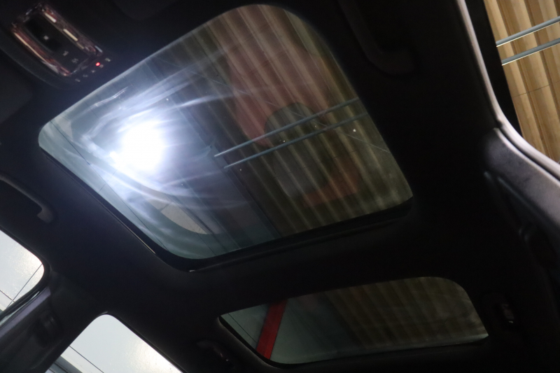 4MATIC|赤×黒レザーが印象的な正規ディーラー車